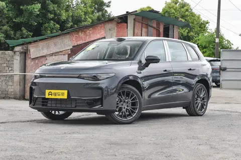 15 万买新能源 SUV 别瞎选！零跑 C10 凭啥让年轻人疯狂心动？