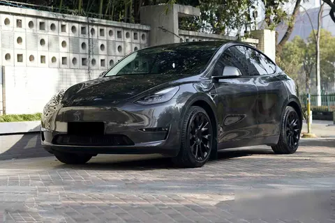 特斯拉疯狂推新车，低价版能否救市？创新停滞引争议