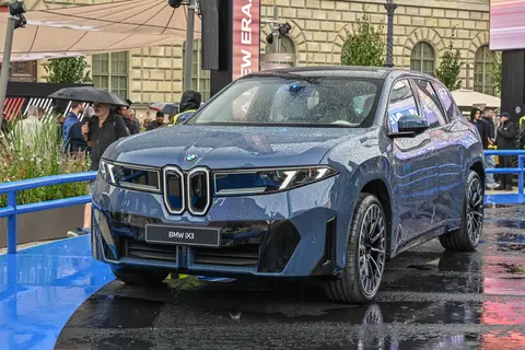 新车 | 空间更大/专为中国市场设计？全新奔驰纯电GLC七座实车曝光