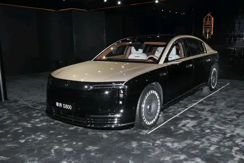 新突破，2 月（豪华）轿车销量榜，奔驰E级夺冠、尊界S800升第10